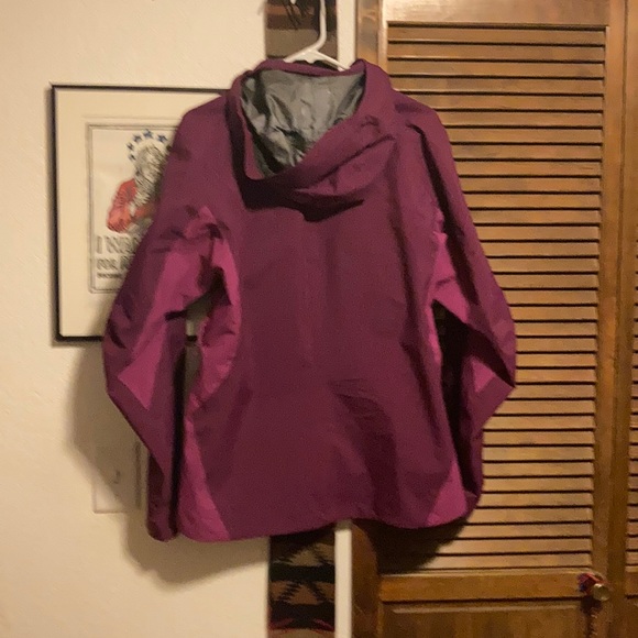 Beta AR Magenta Arc’teryx Jacket - Picture 2 of 7